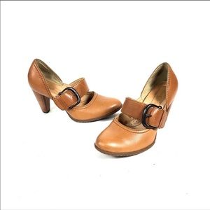 Born Leather Mary Jane Heels tan buckle strap shoe